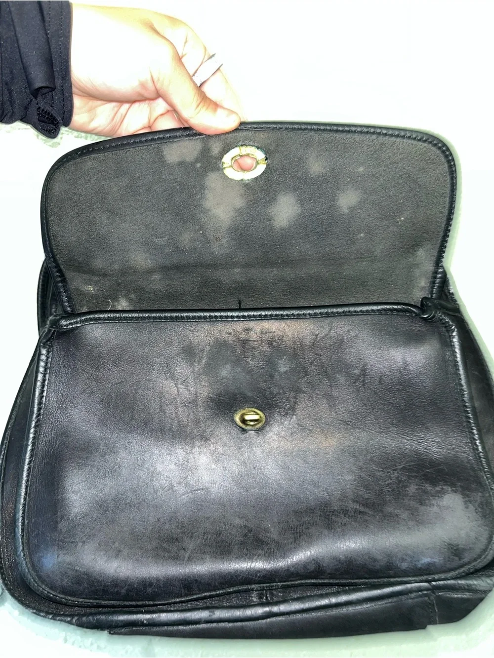Classic Black Leather Shoulder Bag - Timeless Design